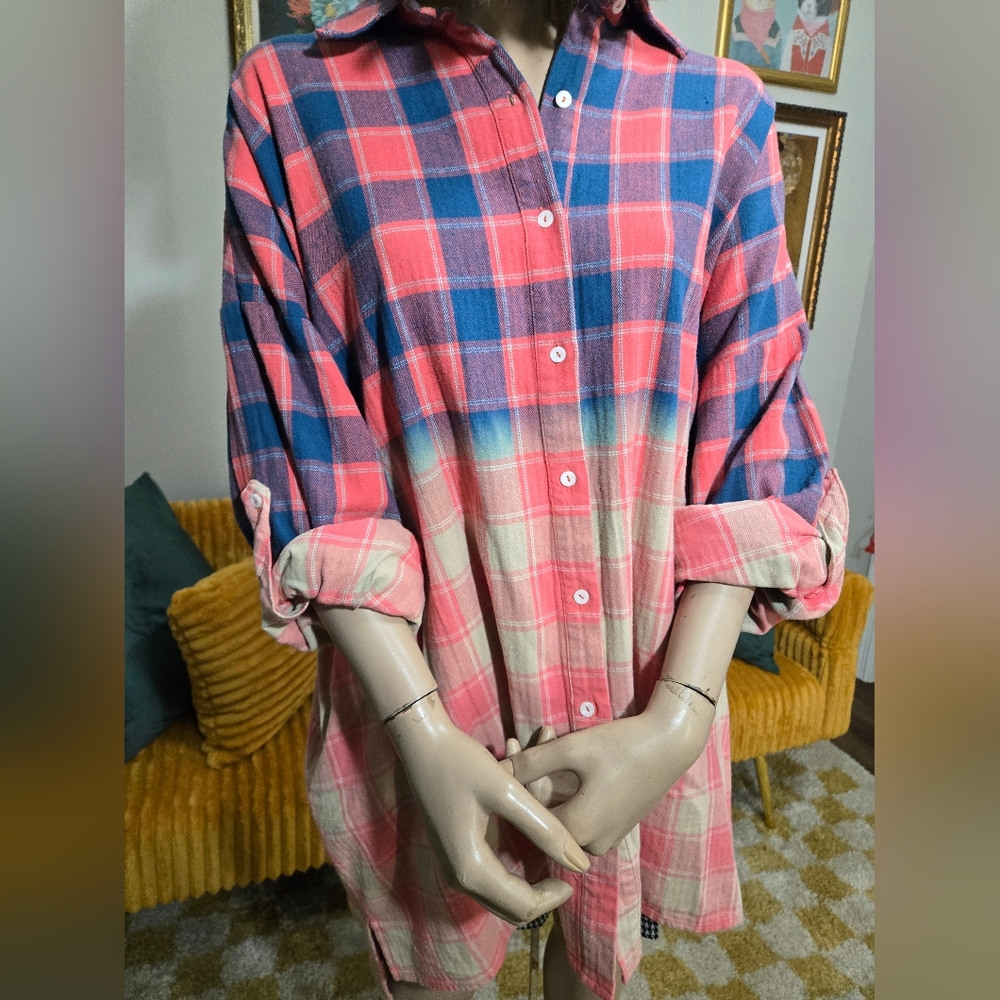 Hummingbird Oversized Ombre Plaid Shirt With Pockets.  Pristine. Never Worn.